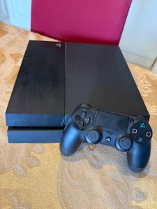 PS4 “Fat” con controller DualShock 4 - Image 02 (August 21, 2026)