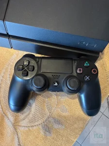 PS4 “Fat” con controller DualShock 4 - Image 03 (August 21, 2026)