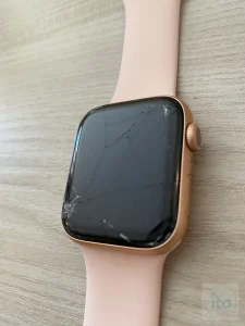 Apple Watch Series 5 funzionante con vetro rotto - Image 01 (August 21, 2026)