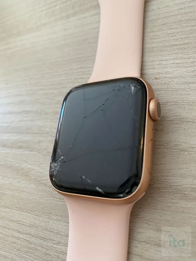 Apple Watch Series 5 funzionante con vetro rotto - Image 01 (August 21, 2026)