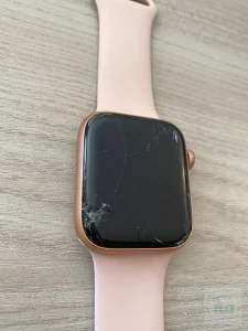 Apple Watch Series 5 funzionante con vetro rotto - Image 02 (August 21, 2026)