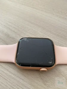 Apple Watch Series 5 funzionante con vetro rotto - Image 03 (August 21, 2026)